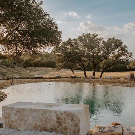 Villa Hummingbird Haus - Hill Country Views On 20 Acres With Firepit à Spring Branch Extérieur photo